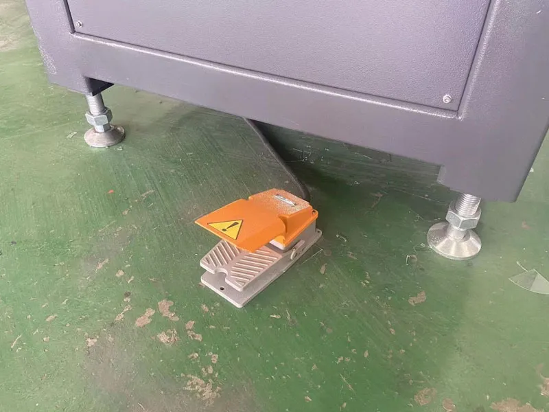 Стопорное регулирование ноги всасывающего стекла